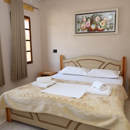 Guest House Lion Berati Exterior foto