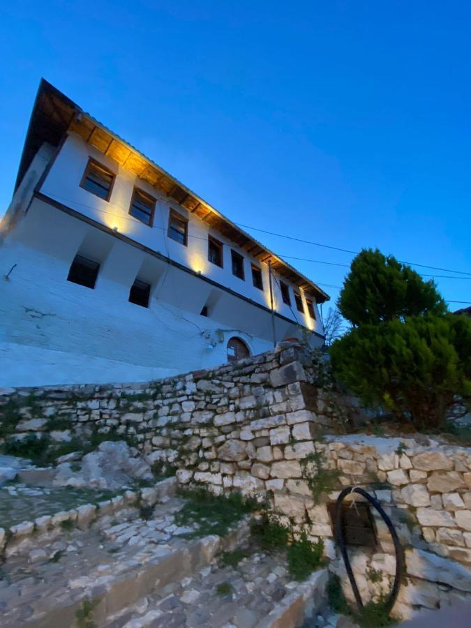 Guest House Lion Berati Exterior foto