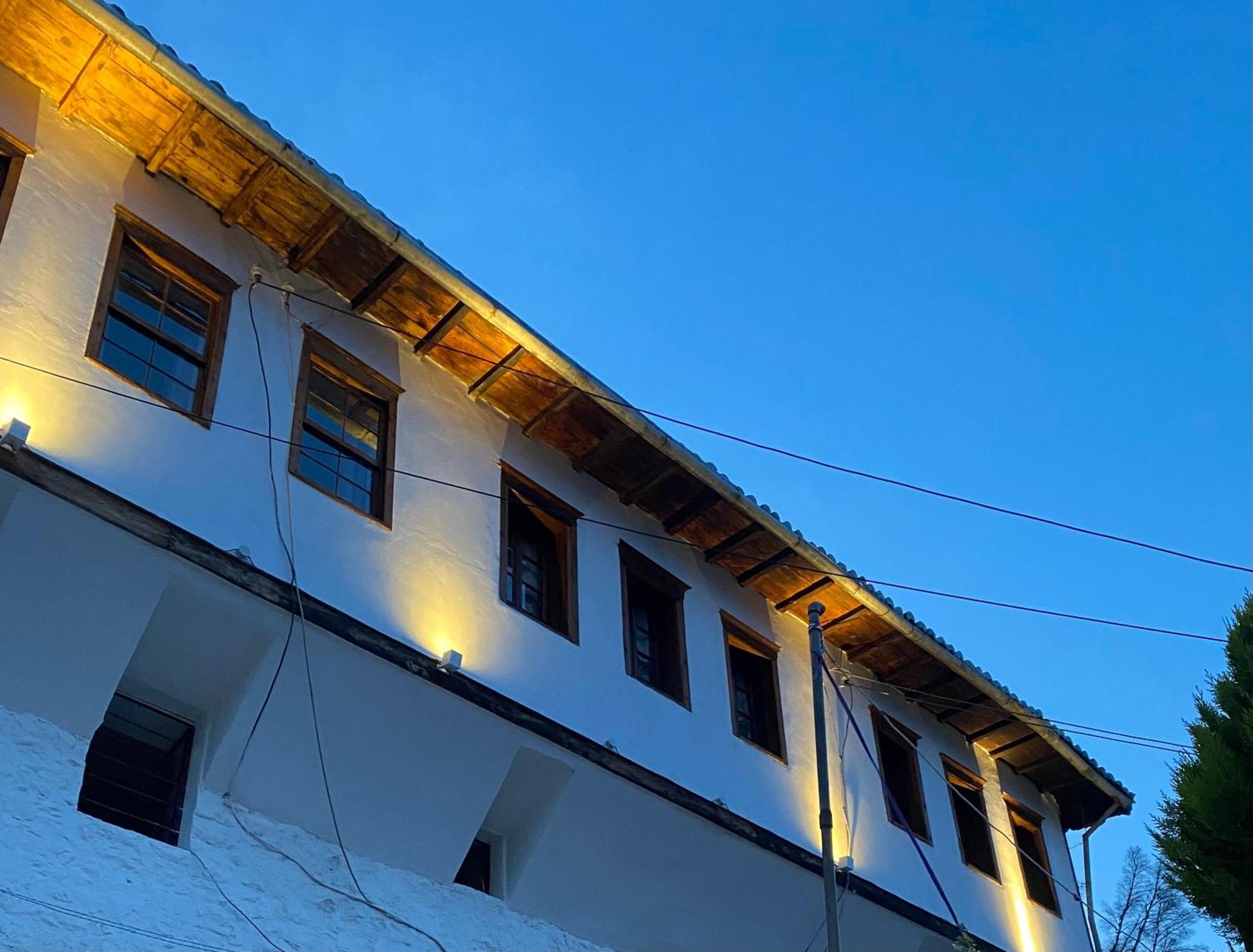 Guest House Lion Berati Exterior foto