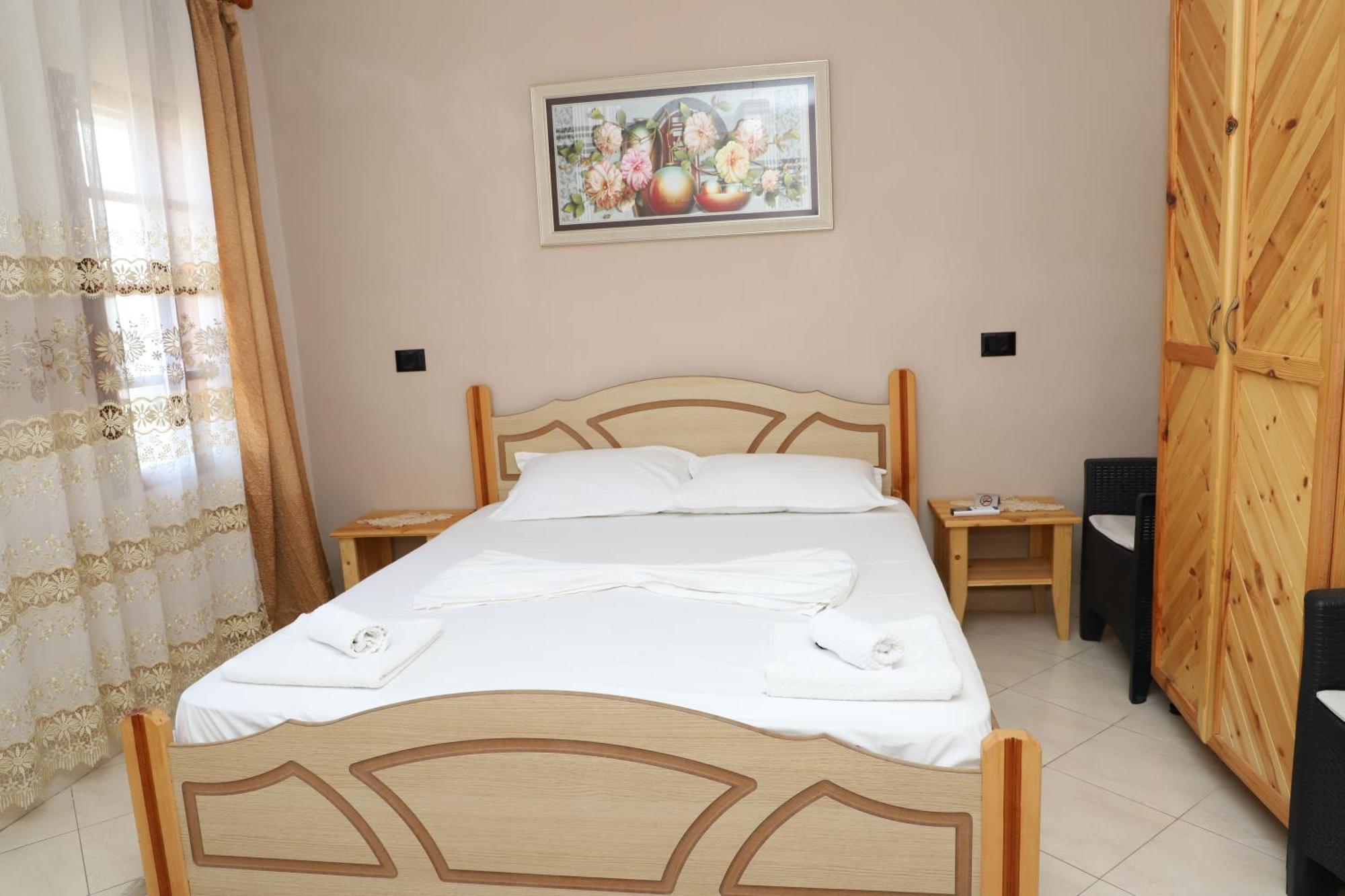 Guest House Lion Berati Exterior foto