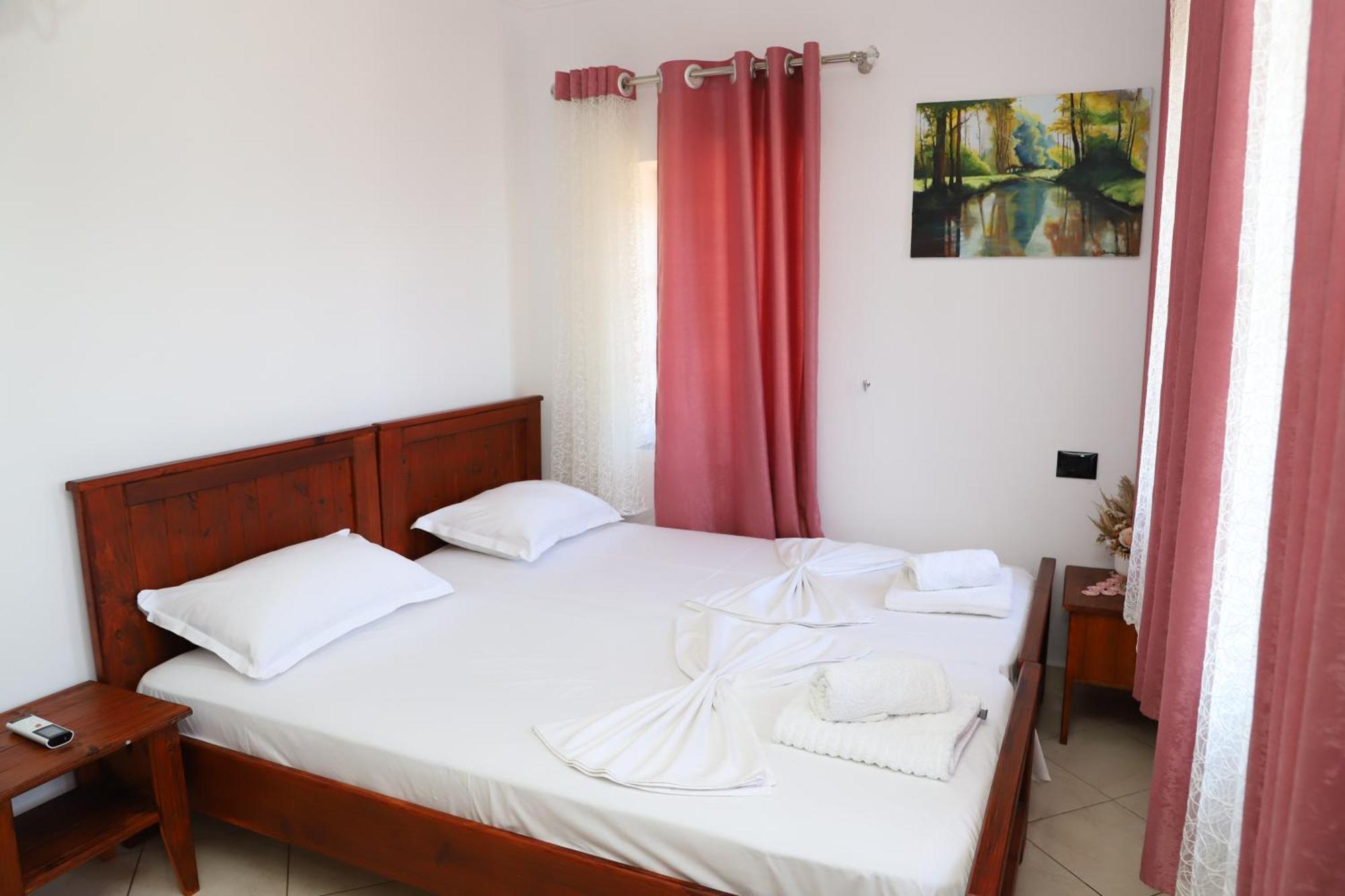 Guest House Lion Berati Exterior foto
