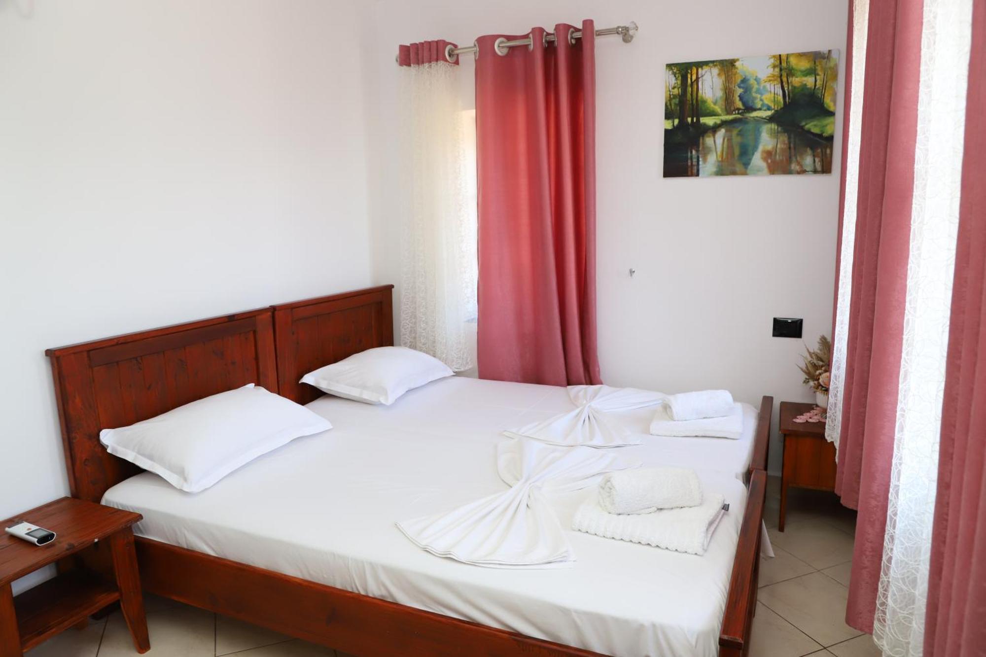 Guest House Lion Berati Exterior foto