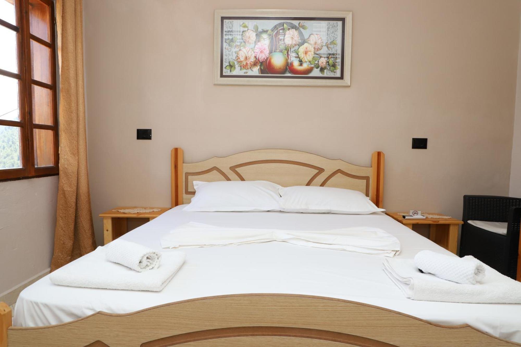 Guest House Lion Berati Exterior foto