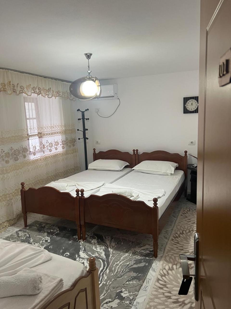 Guest House Lion Berati Exterior foto