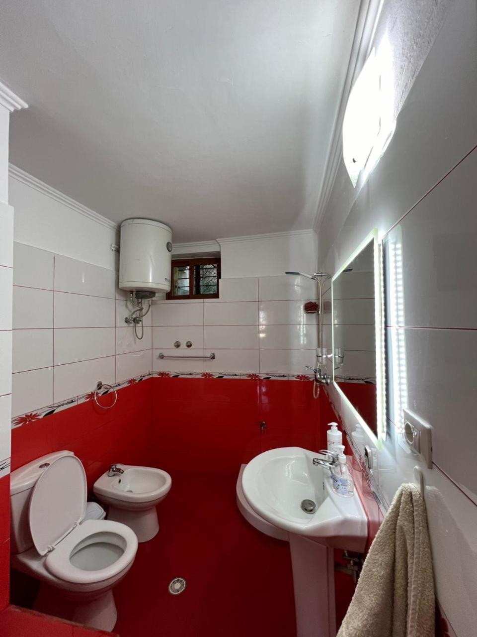 Guest House Lion Berati Exterior foto
