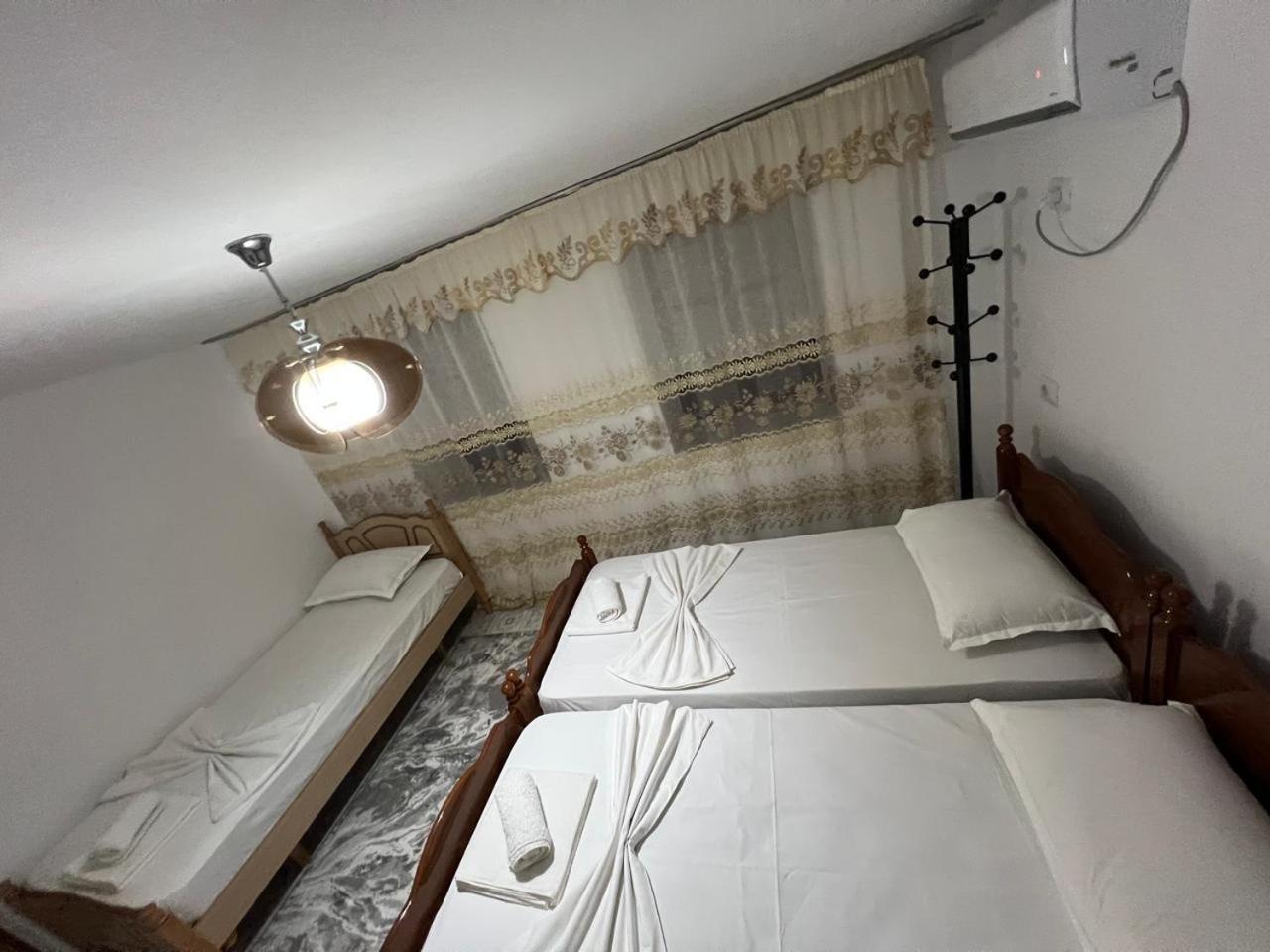 Guest House Lion Berati Exterior foto
