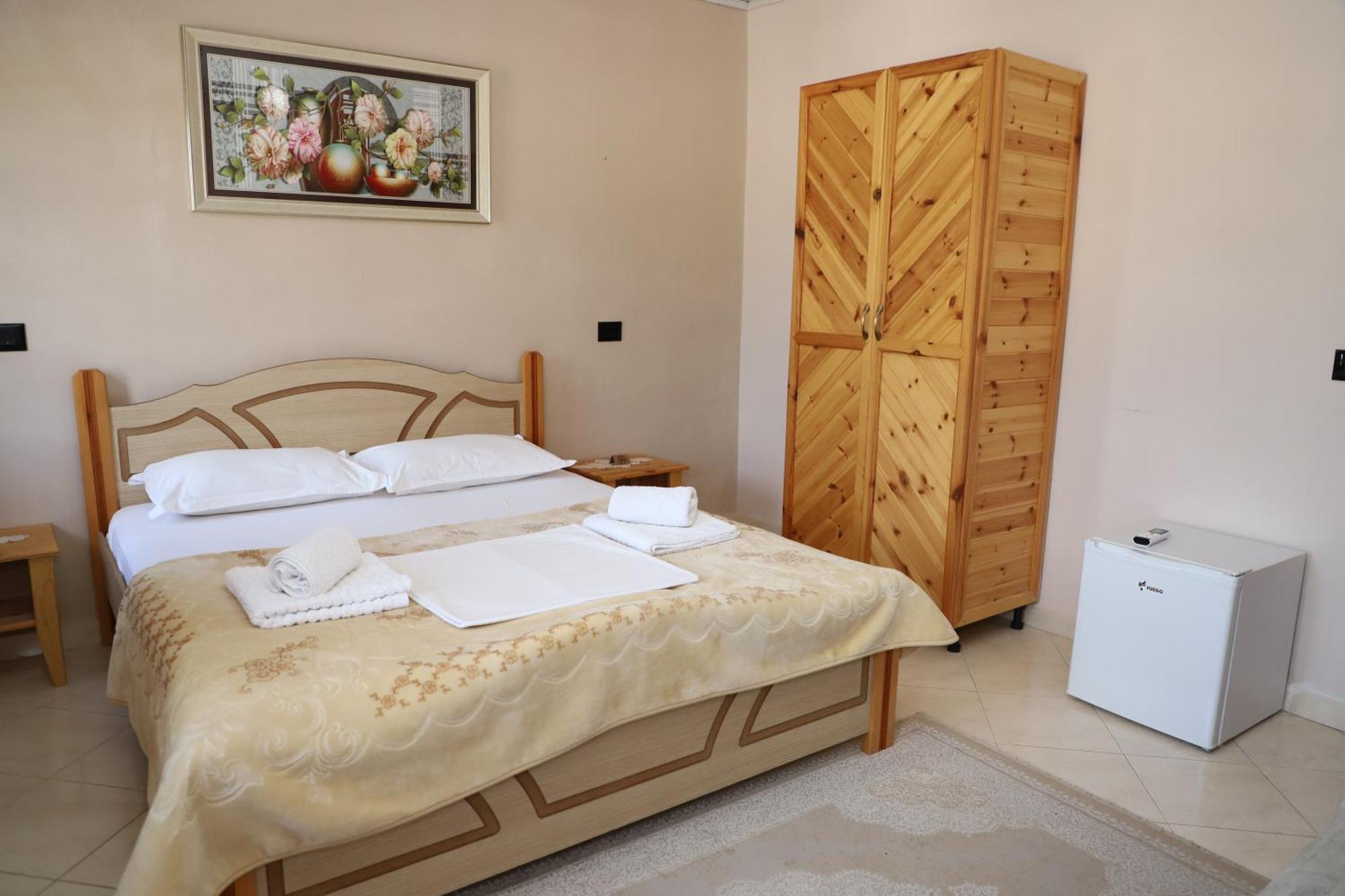 Guest House Lion Berati Exterior foto