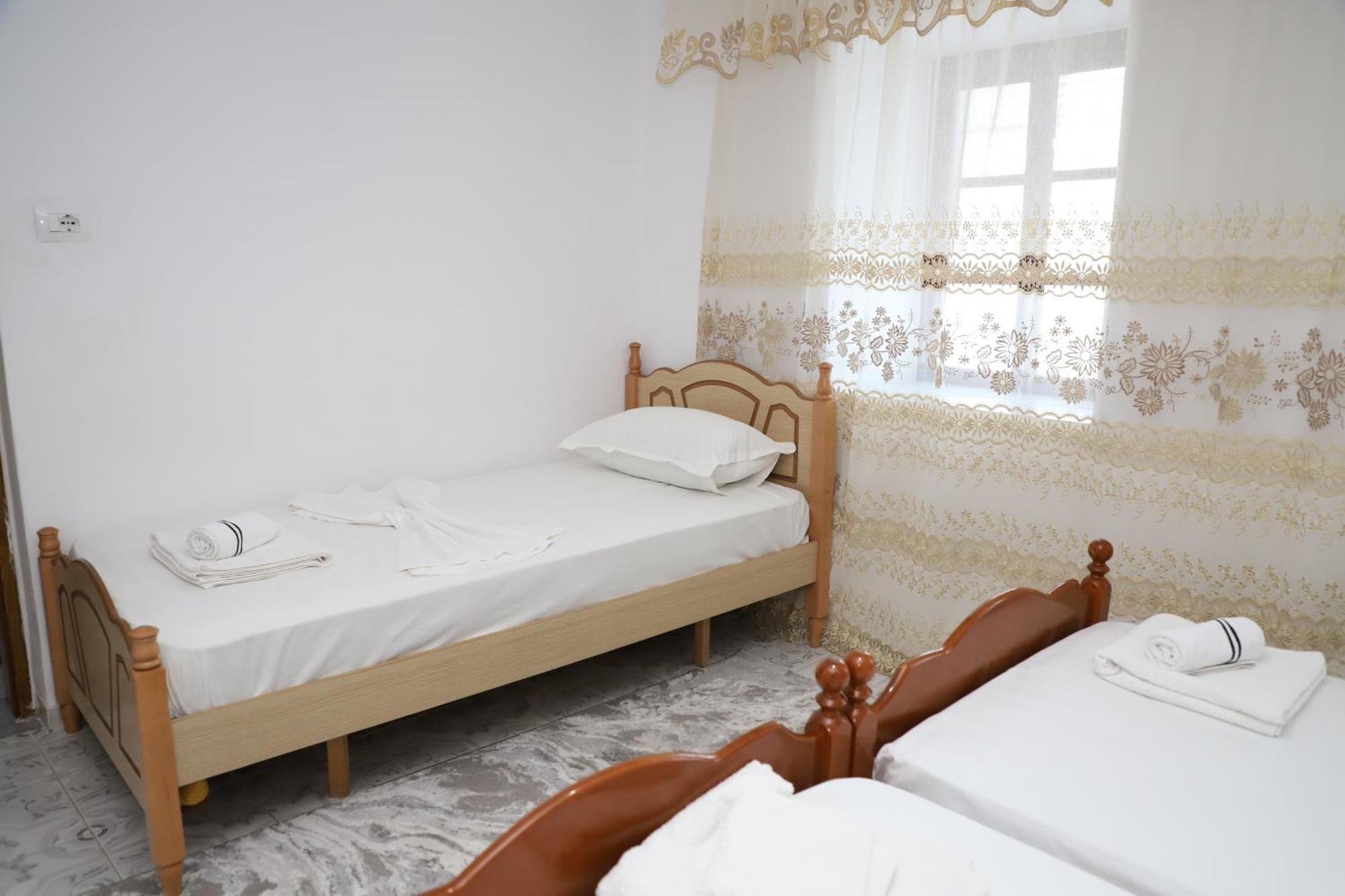 Guest House Lion Berati Exterior foto